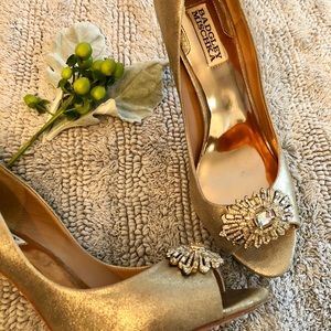 ✨Badgley Mischka Gold Embellished Heels Size 9 ✨